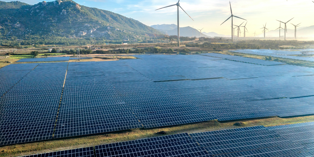 Large-scale commercial rooftop solar installation eligible for the new Commercial PV Rebate, systems up to 1MW